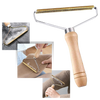 Brosse pour poils d'animaux en bois